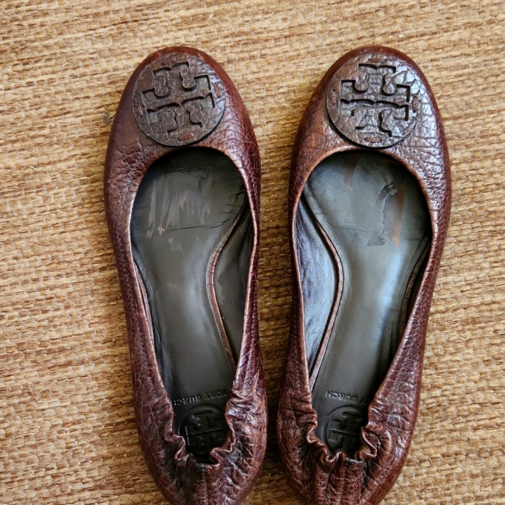 TORY BURCH REVA CROC EMBOSSED FLATS 9.5